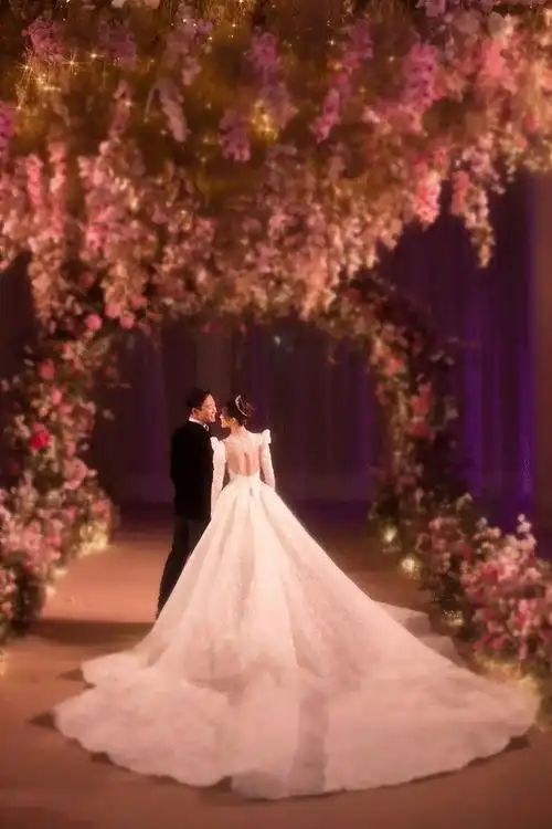 所有细节都来了:唐嫣罗晋的婚礼就是个童话故事啊 - 唐嫣婚纱 早期