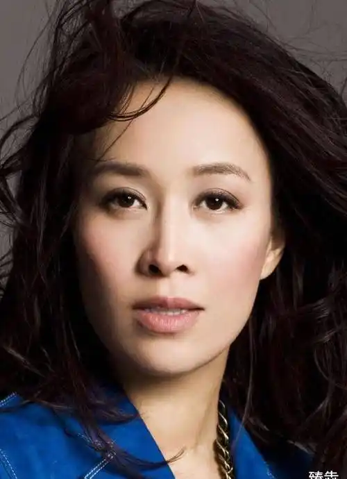 那英儿子高兴:从小被亲生父亲抛弃,继父的出现给他带来了光_高峰