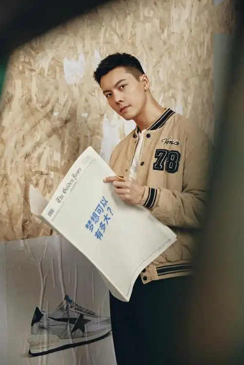 william威廉陈伟霆身着复古简约夹克外套,解锁前卫灵感,与陈伟霆超