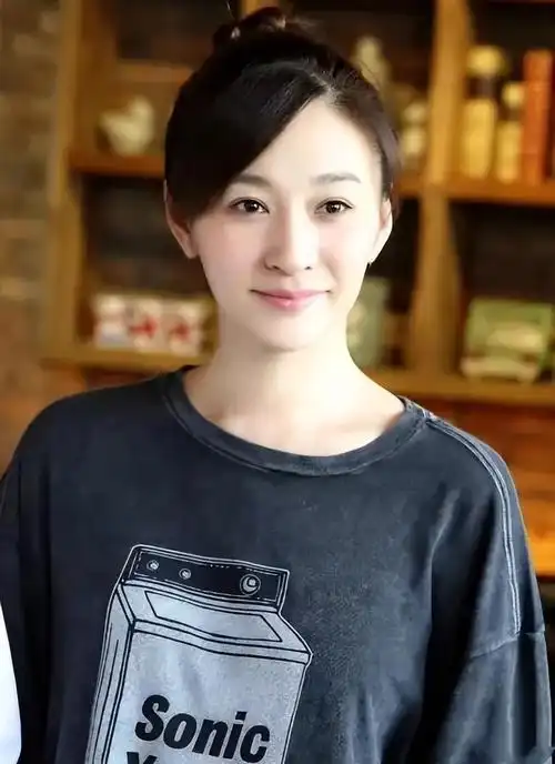 李小冉个人资料详细介绍(李小冉:39岁嫁给男闺蜜,5个亿随便作,如今