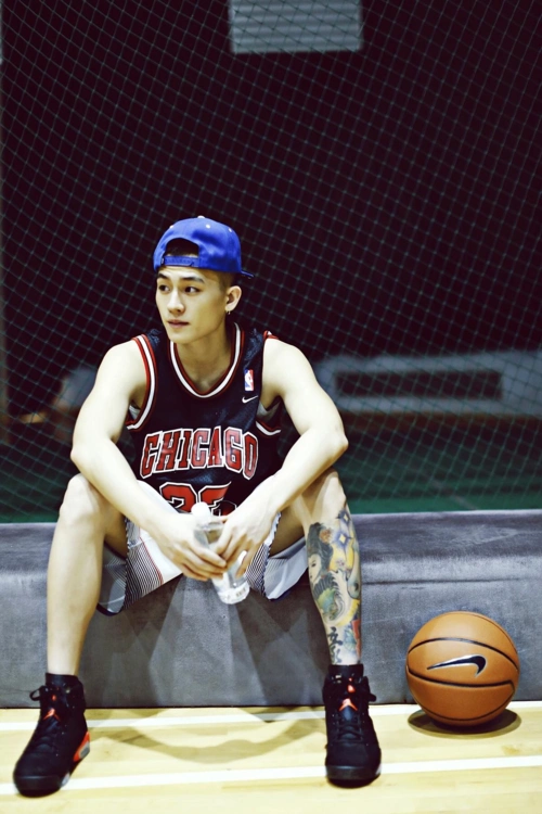 双面欧豪:当霸气沉稳的"持卷人",遇到阳光暖萌的铁憨憨