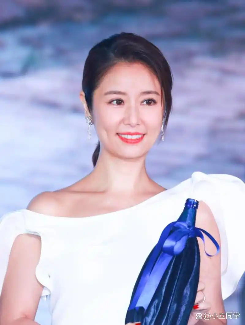 林心如说:"我感触最深的是,去年我摔伤了.