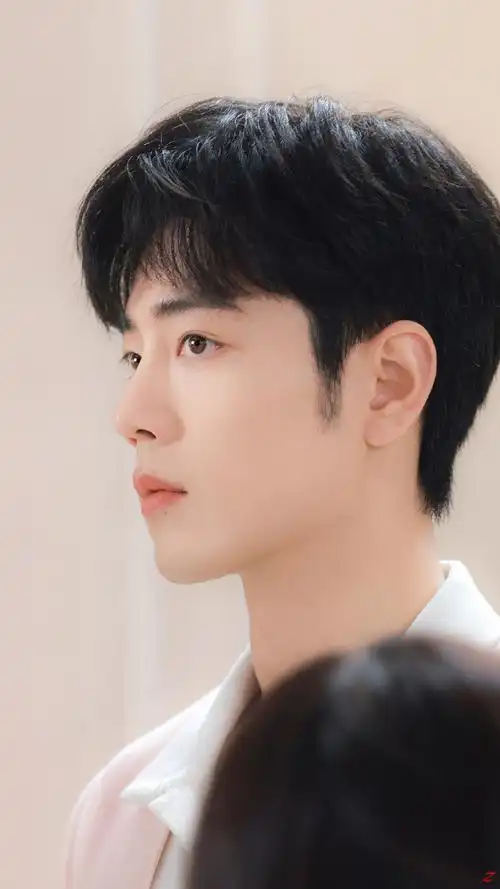 肖战超话#肖战evelom伊芙珑代言人#    原图壁纸    @x玖少年团肖战