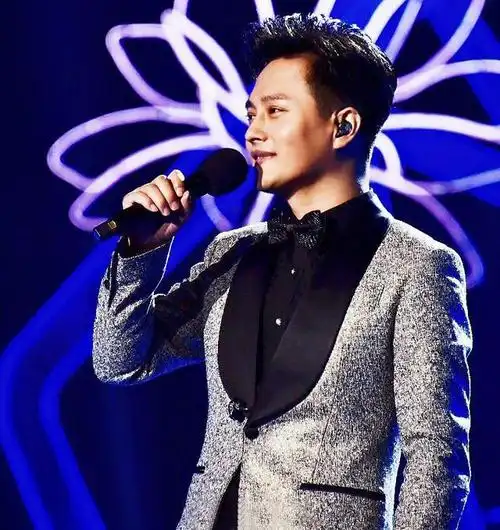 云飞农村走出的著名歌星在再婚中找到幸福