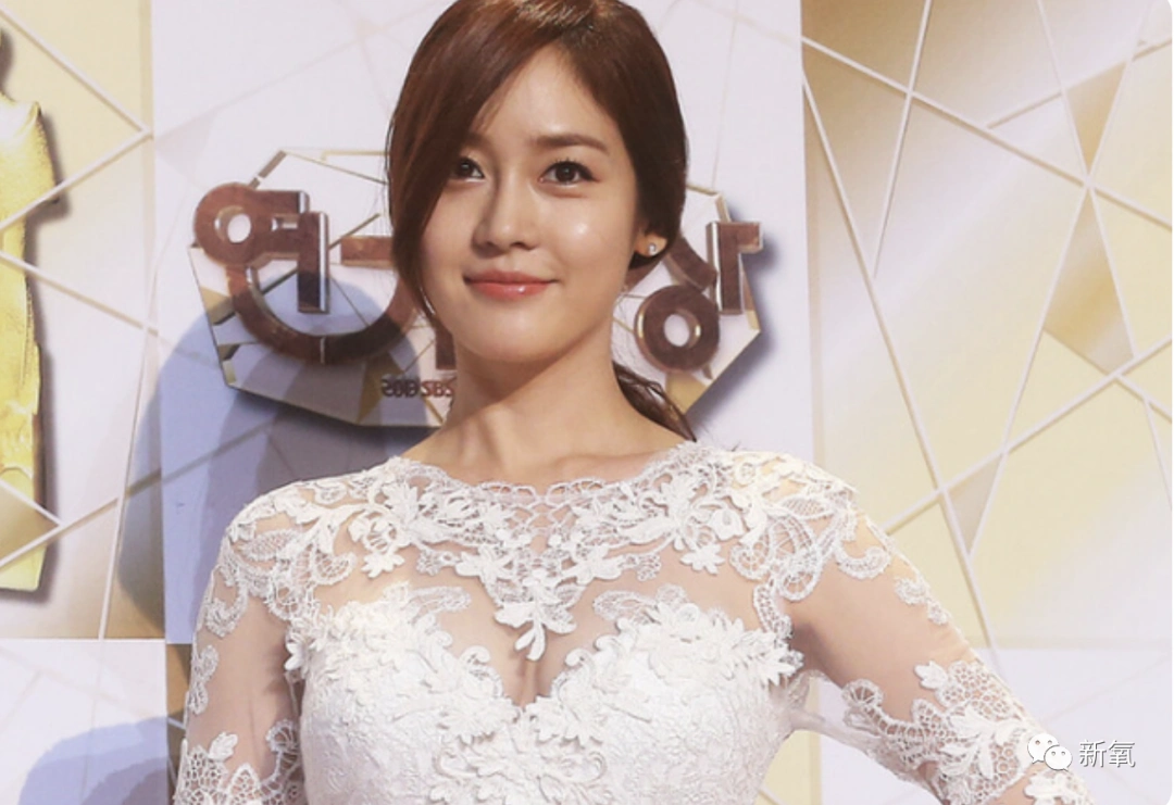 41岁韩星成宥利诞下双胞胎女儿