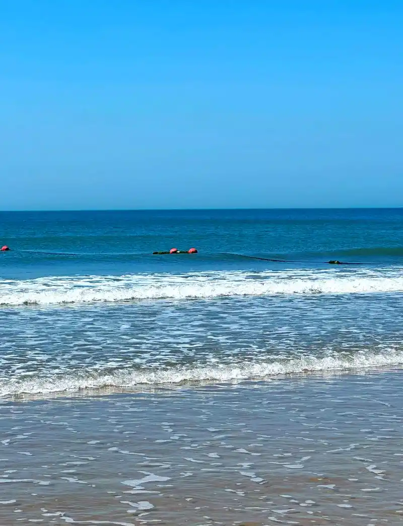 青岛石老人景点介绍 9215 饭后百步走,来青岛石老人海水浴场吧!