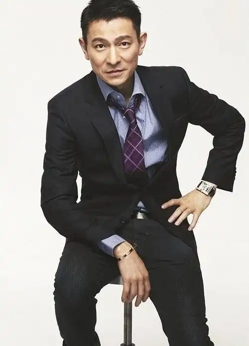 67看了57岁刘德华前任近照,再看看现任妻子,简直相差十万八千里!