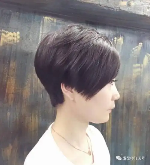 2017流行"半露耳"短发