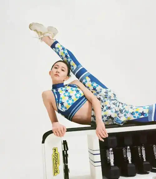 我们留意张豆豆的微博,看到她的博文中,有不少是软性推广品牌的,估计