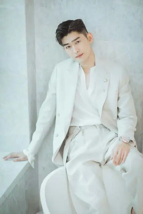 作为张翰出道第十年的精心之作,张翰称"我的第一部戏通过湖南卫视让