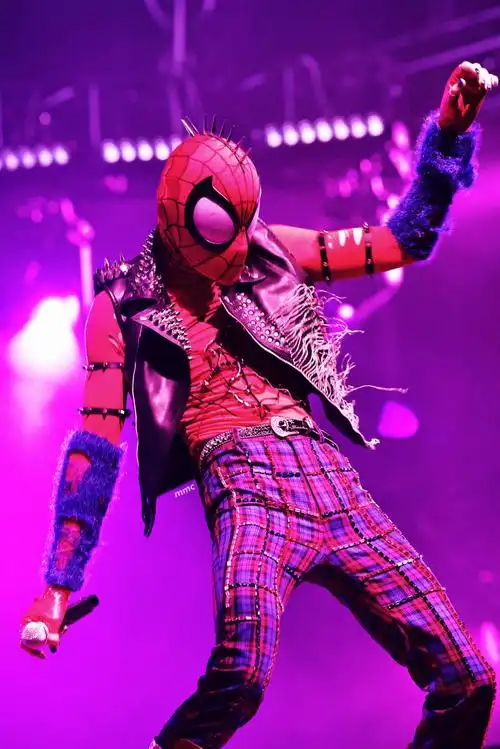 小鬼王琳凯超话#小鬼南京演唱会#24/06/10 南京巡演随便来几张@小鬼