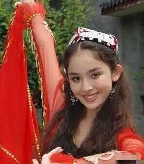 古力娜扎十年前照片对比 整没整容一目了然