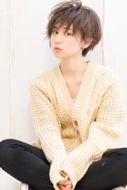 款适合脸大脸圆女生的发型,时尚减龄又显气质,主要是显脸小"