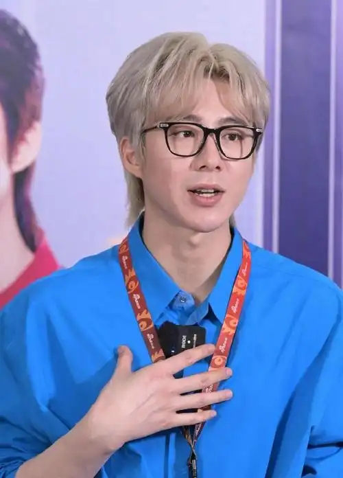 光凭颜值,刘宇宁不是演偶像剧的最佳人选,但他身上肯定有别的闪光点