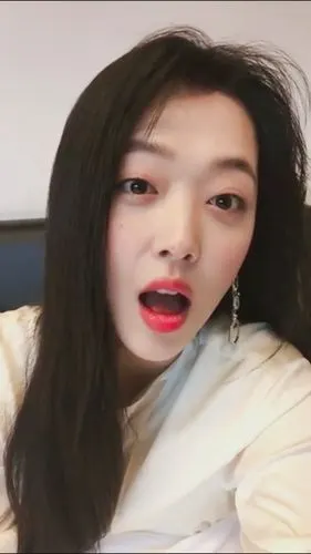 人间蜜桃崔雪莉ins