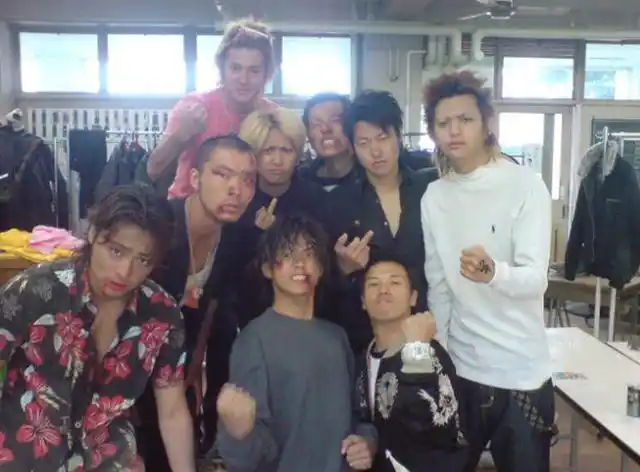 扮演者是深水元基,当时也就二十七岁左右,一头金黄卷毛也是假发.