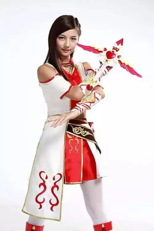 2015年,在《巴啦啦小魔仙之魔箭公主》中饰演凯美莉公主的赵粤,完成了