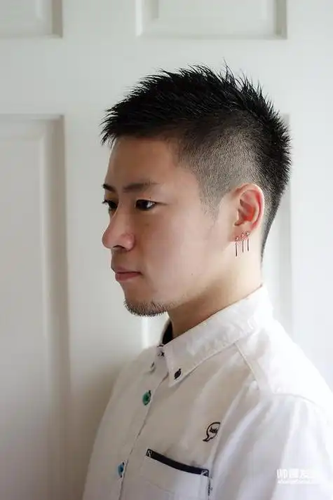 男生剪短发的好处(男人剪短发的人什么性格)