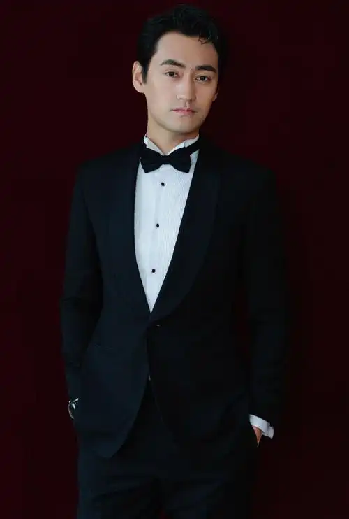 简介:袁弘上海电影节帅气写真图片,分享一组袁弘图片给大家,图中的