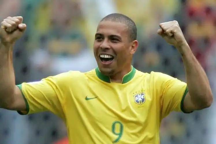 大罗出征寸草不生!罗纳尔多在足球界基本无解.