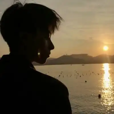 祁宋  ins高冷真人酷帅男生头像