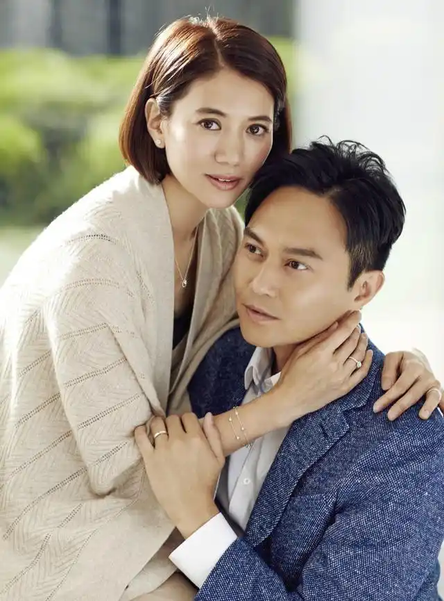 然后当所有人都觉得这样脾气的袁咏仪无法容忍的时候,张智霖却毅然