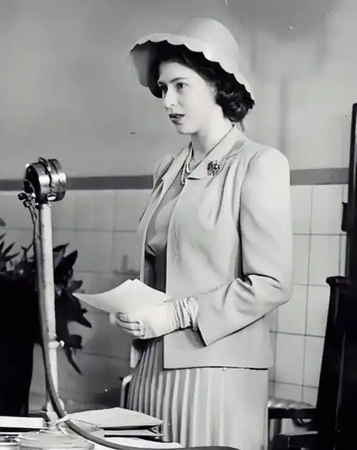 1926年4月21日,伊丽莎白二世出生于伦敦西区布鲁顿街17号——她的外