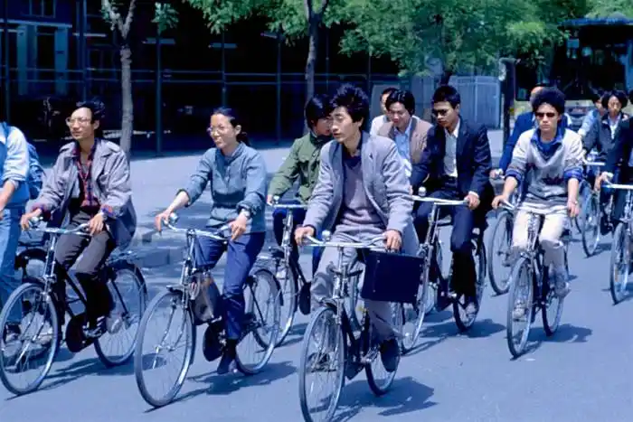 老照片:80年代的青年,仿佛看到了过去的自己