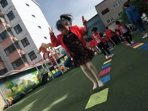 《克井蓝天幼儿园》朵朵一班——朵朵三班《好玩的指压板》