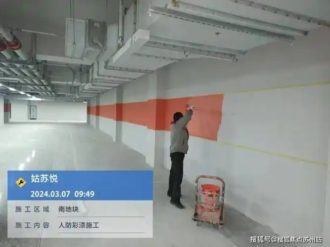 车库灯具安装完成车库地坪完成地库电力桥架安装完成,穿线完成人防门