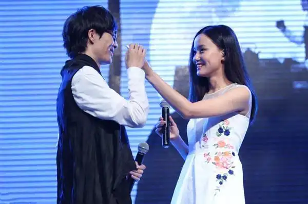 歌手黄龄被质疑单身自曝有男朋友许嵩你直接报我身份证