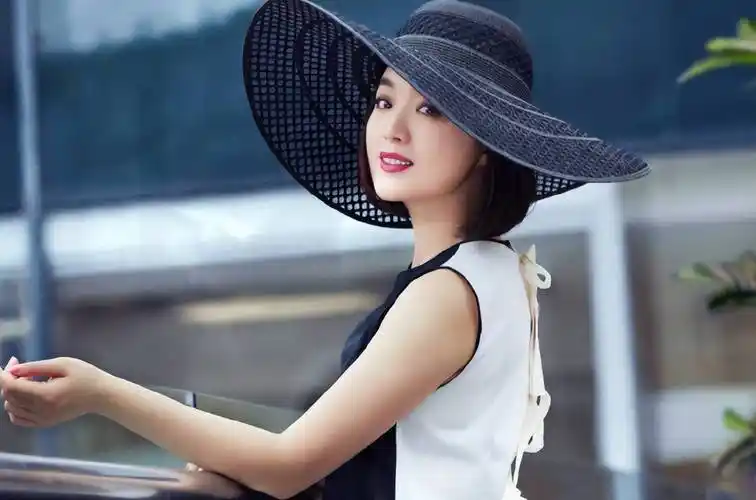 原创歌手白雪二婚嫁给小8岁的原艺如今被宠成公主