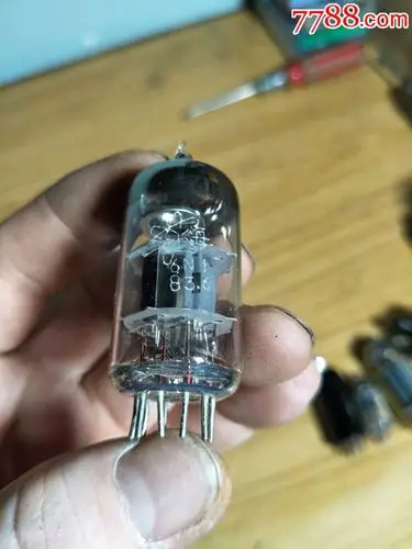 电子管几个.有一个黑管少见
