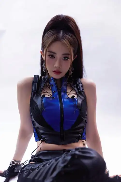 喻言最新舞台##喻言酷飒皮衣套装