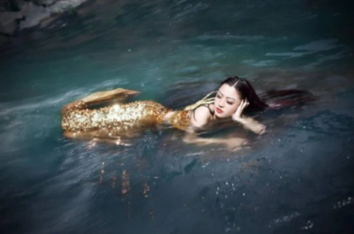 世界上"美人鱼"是否存在,科学家曾活捉,半人半鱼已活三百多年