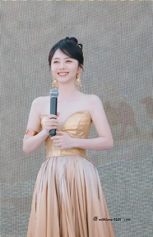 谭松韵中国高保湿敦煌挑战