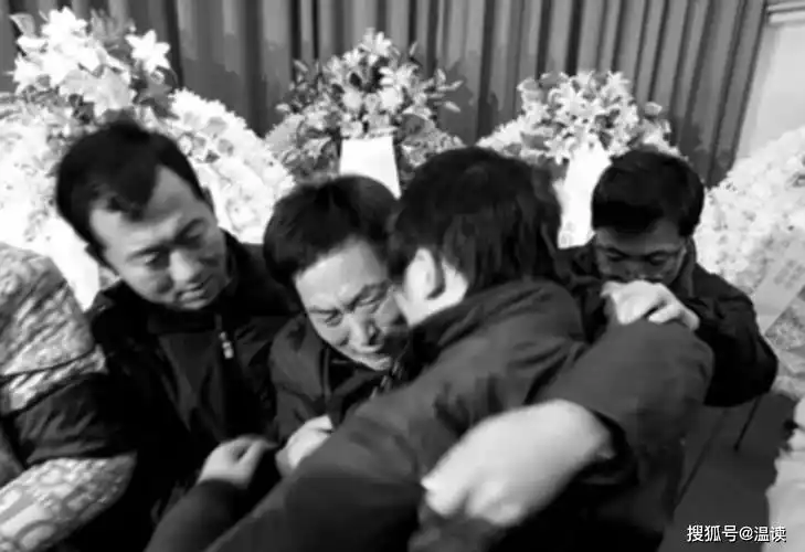 2010年民警舍命救18名复旦学生,不感恩却辩解:牺牲只是概率问题