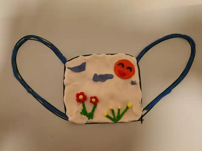 崔召幼儿园小班悦享课堂――艺术领域《小口罩本领大》