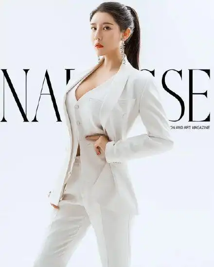 女生130斤身材怎么样刘太阳被赞臀神蜂腰巨臀比例惊艳