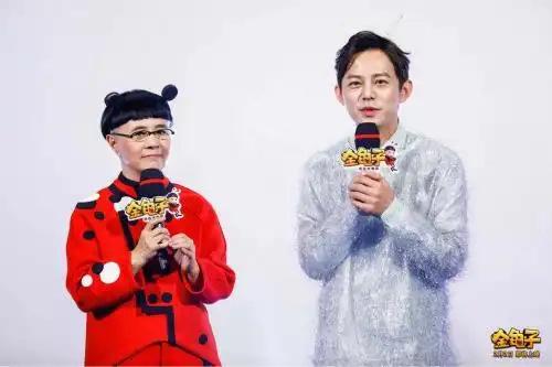 金龟子何炅久违同框 这里有你的童年回忆吗?-中新网