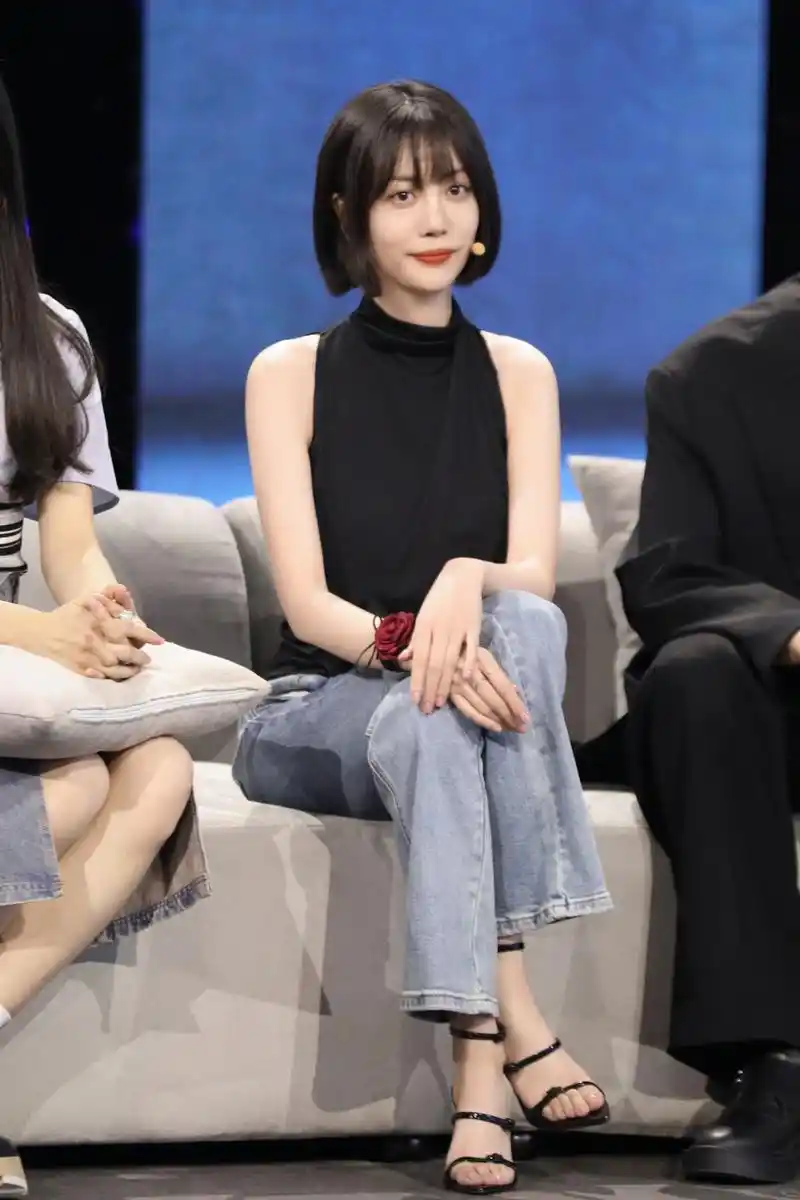 李溪芮 美脚丫[亲吻][亲吻]