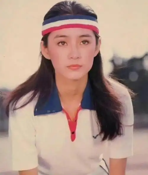 老一辈的人总说林青霞是"第一美女"?看完她年轻的照片,我懂了