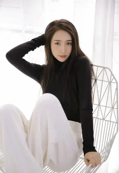 高颜值御姐唇红齿白身姿窈窕曲线迷人高清成年美女图片