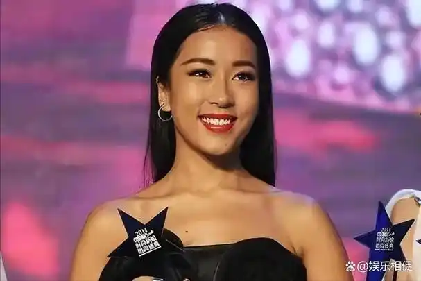 这位彝族女孩来自大凉山,她身上散发着淳朴的民风,舞台表现力极具爆发