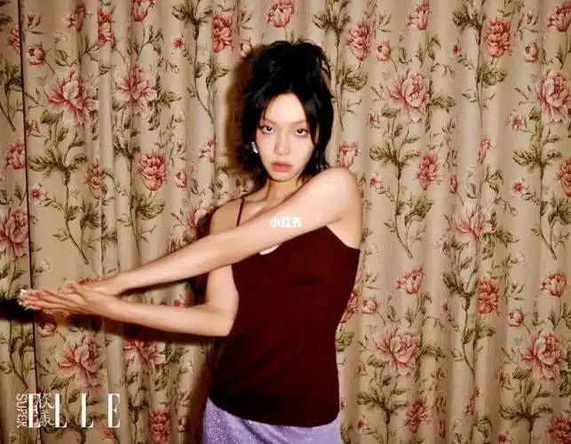 半裙 颜色碰撞之间挥洒自由气息[爱心]#tibi  #elle  #lexie刘柏辛