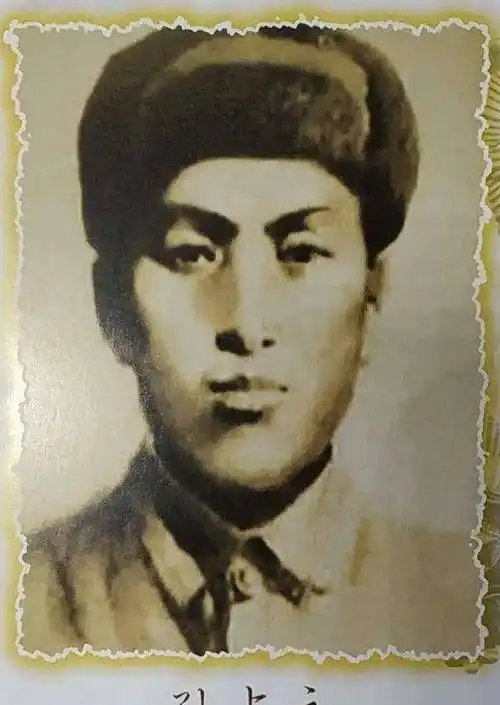 1953年4月8日追授他"一级英雄"称号,朝鲜民主主义人民共和国最高人民