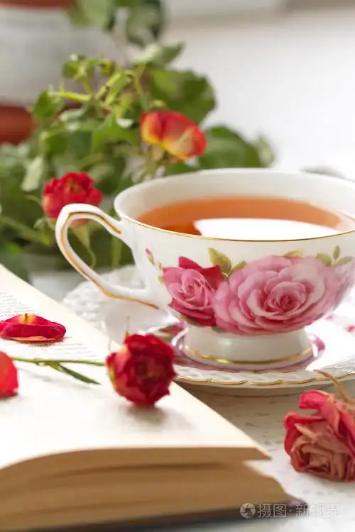 静物与茶书籍和玫瑰