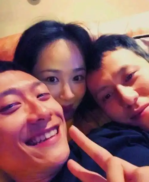 张一山踩点为杨紫庆生,晒另类合照超感人,暧昧表白:爱你如初雪_祝福