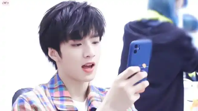 15岁的小美人儿    #刘耀文 微博电影之夜##青年演员刘耀文#  @时代