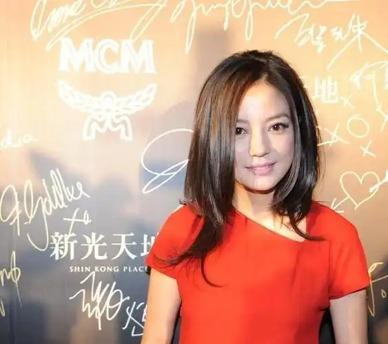 "中国巨星"到"查无此人",47岁的赵薇,终于落的如今这一下场